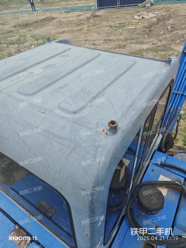 驾驶室顶部（整机外观）