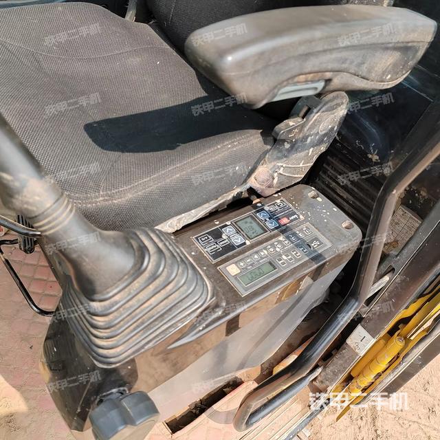 座椅左側(cè)控制臺(tái)/音響/含左手柄（駕駛室部分）