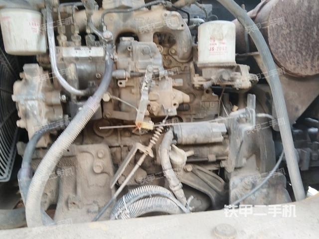 發(fā)動(dòng)機(jī)室（上車(chē)部件）