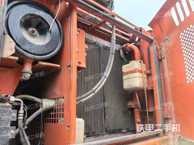 散熱器正面(大件艙室) 散熱器正面(大件艙室)