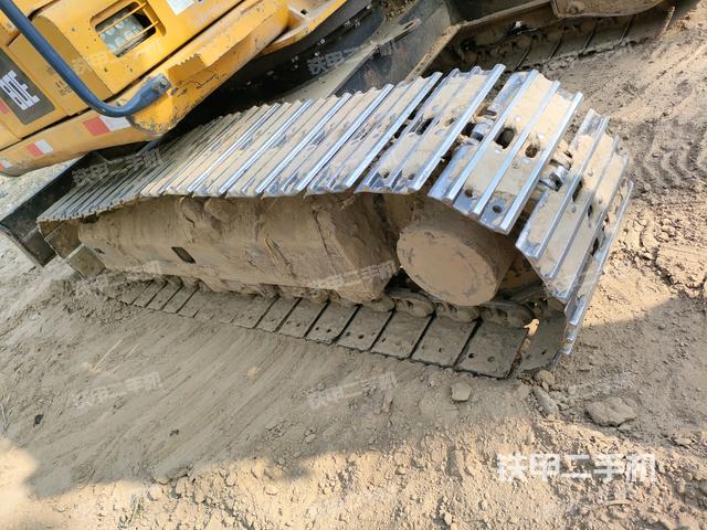 右側(cè)履帶整體?（行走機(jī)構(gòu)）