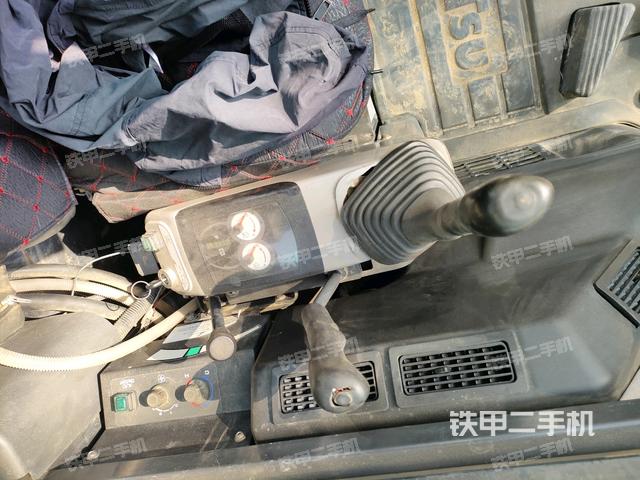 座椅右側(cè)控制臺/鑰匙門/油門/含右手柄（駕駛室部分）