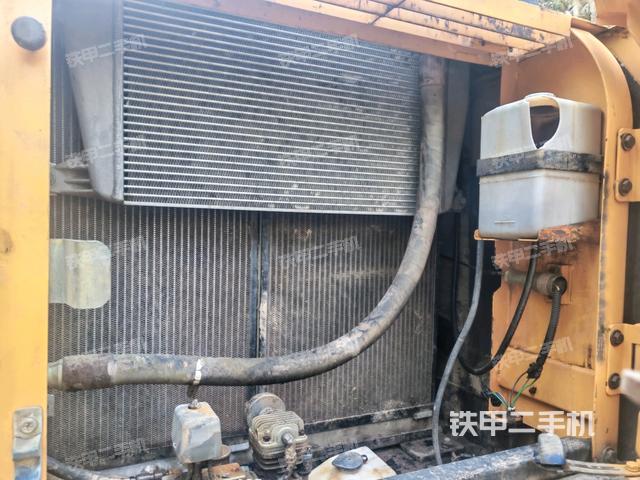 散熱器正面(大件艙室) 散熱器正面(大件艙室)