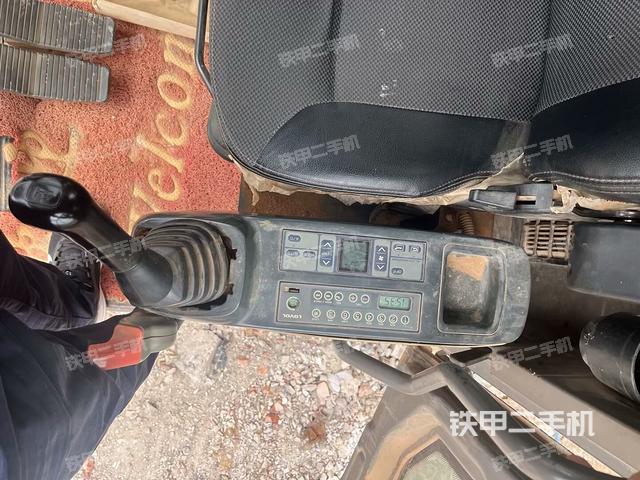 后窗玻璃角标（驾驶室部分）