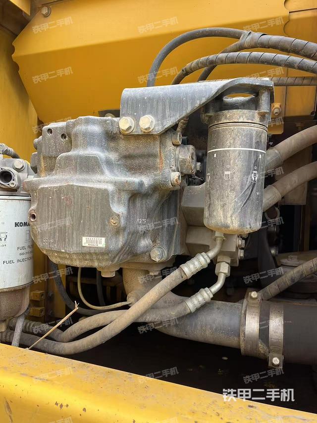液壓泵艙室正面整體(整機外觀) 液壓泵艙室正面整體(整機外觀)