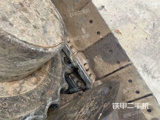 右驅(qū)動輪（行走機構(gòu)）