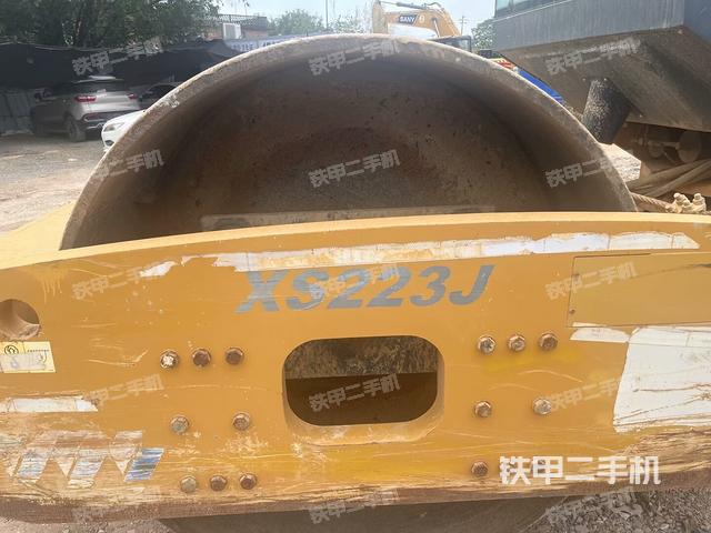 前輪右側(cè)減震塊連接及部件（壓路機(jī)前后車架）