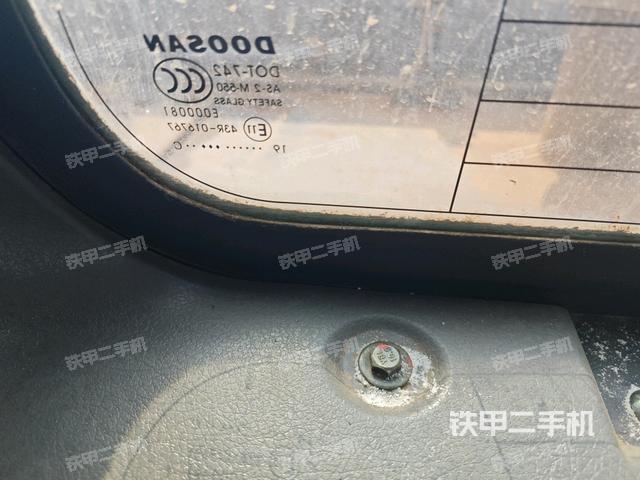 后窗玻璃角标（驾驶室部分）