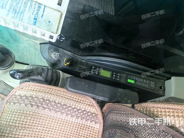 座椅右側控制臺/鑰匙門/油門/含右手柄(駕駛室部分) 座椅右側控制臺/鑰匙門/油門/含右手柄(駕駛室部分)