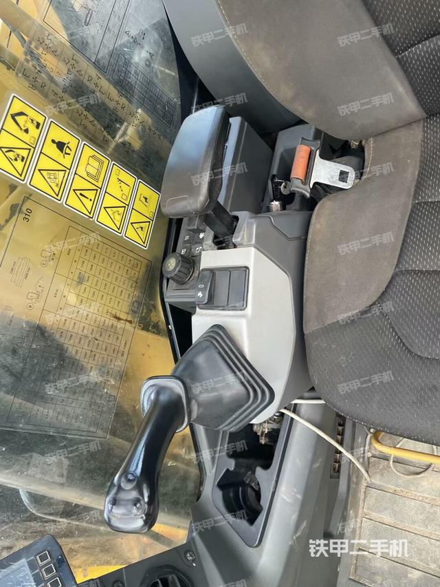 座椅右側(cè)控制臺/鑰匙門/油門/含右手柄（駕駛室部分）