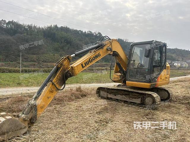 單側(cè)履帶整體(整機外觀) 單側(cè)履帶整體(整機外觀)