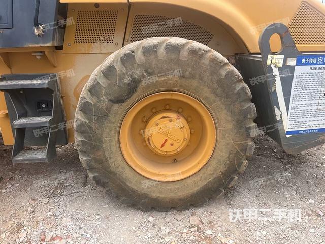 前車架正左側(cè)（壓路機(jī)前后車架）