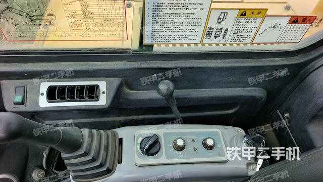 座椅右側(cè)控制臺(tái)/鑰匙門/油門/含右手柄（駕駛室部分）