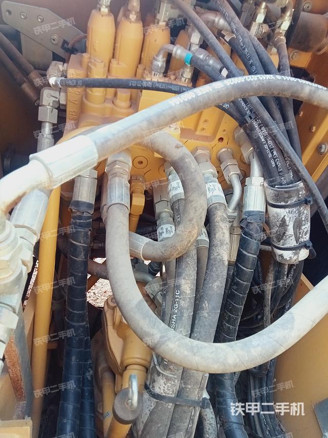 回转马达和主控阀（整机外观）