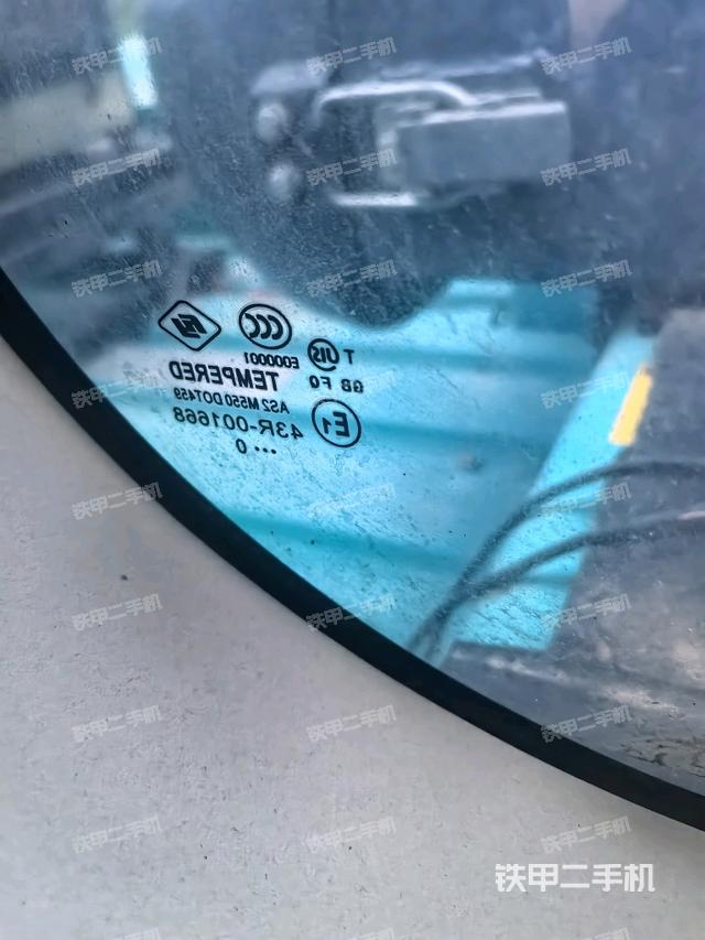 后窗玻璃角標(駕駛室部分) 后窗玻璃角標(駕駛室部分)