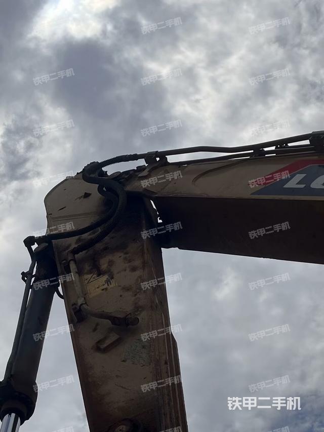 大臂整体 右侧（工作和回转装置）