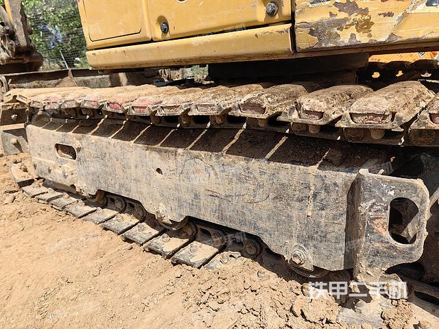 單側(cè)履帶整體(整機外觀) 單側(cè)履帶整體(整機外觀)