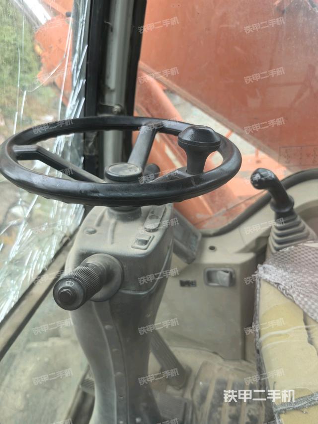 座椅右側(cè)控制臺/鑰匙門/油門/含右手柄(駕駛室部分) 座椅右側(cè)控制臺/鑰匙門/油門/含右手柄(駕駛室部分)