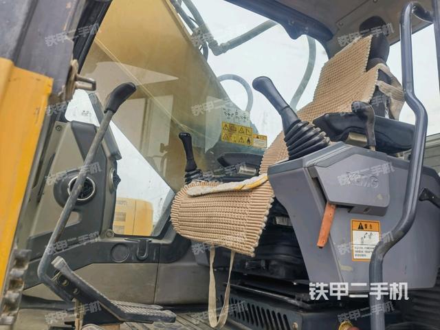 徐工XE370D挖掘机的设备实拍-第8张实拍照片