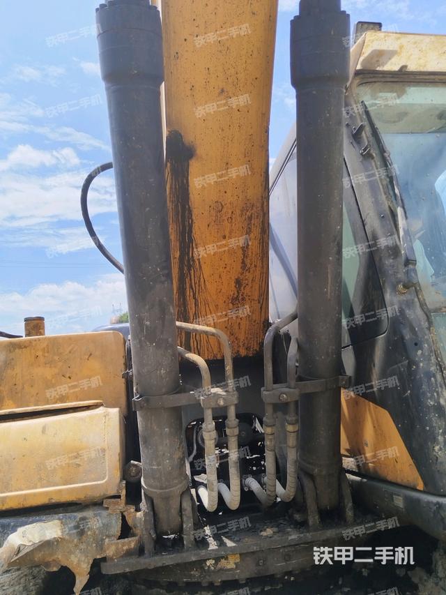 大臂油缸整體?豎拍（工作和回轉(zhuǎn)裝置）