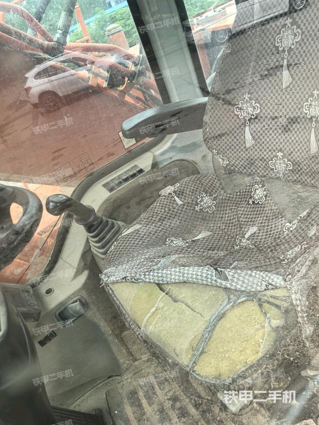 座椅左側(cè)控制臺/音響/含左手柄(駕駛室部分) 座椅左側(cè)控制臺/音響/含左手柄(駕駛室部分)