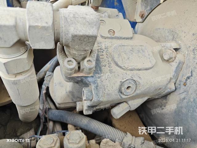 液压泵舱室正面整体（整机外观）