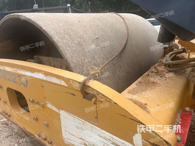 前輪左側(cè)減震塊連接及部件（壓路機(jī)前后車架）