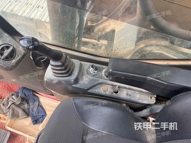 座椅右侧控制台/钥匙门/油门/含右手柄（驾驶室部分）