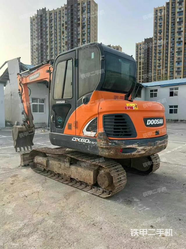 駕駛室頂部（整機(jī)外觀）