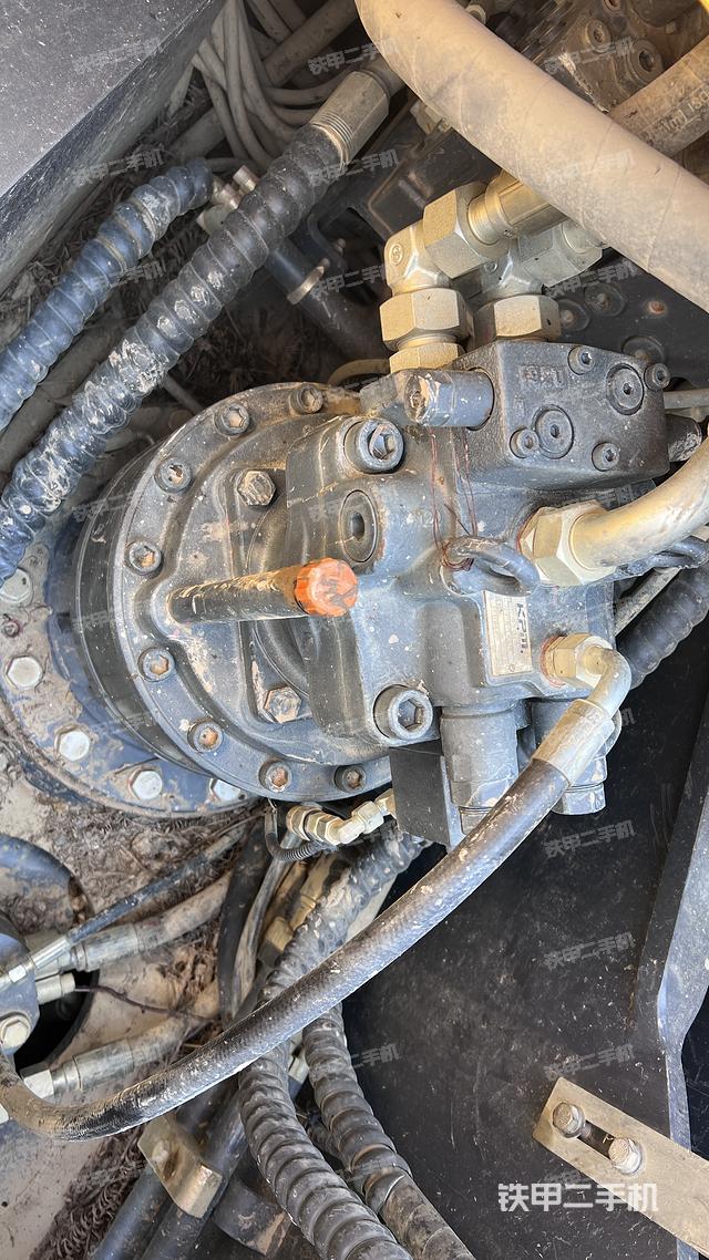 回转马达和主控阀（整机外观）