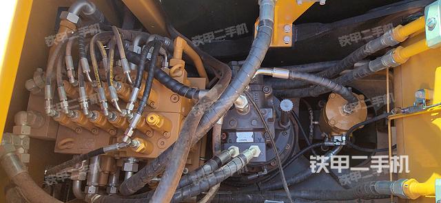 回转马达和主控阀（整机外观）