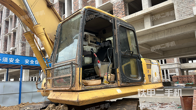 駕駛室整體(整機外觀) 駕駛室整體(整機外觀)