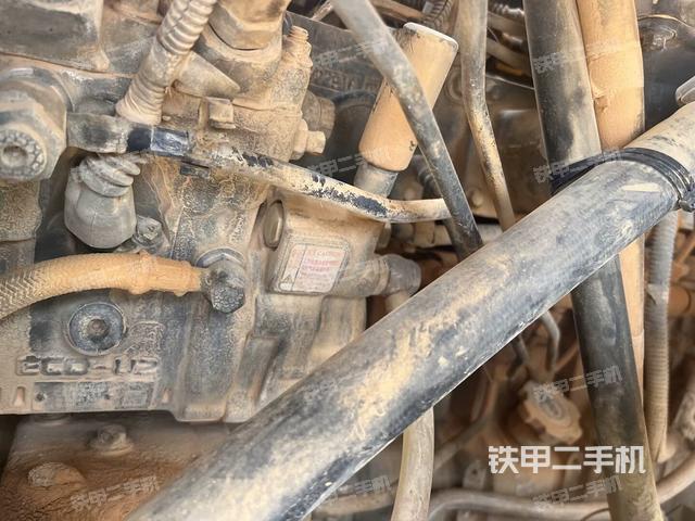 發(fā)動(dòng)機(jī)艙液壓泵全景（壓路機(jī)發(fā)動(dòng)機(jī)艙）