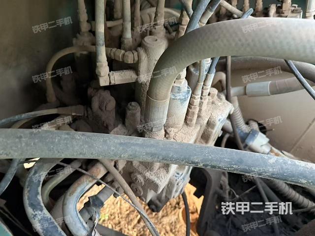 回轉(zhuǎn)馬達(dá)和主控閥（整機(jī)外觀）