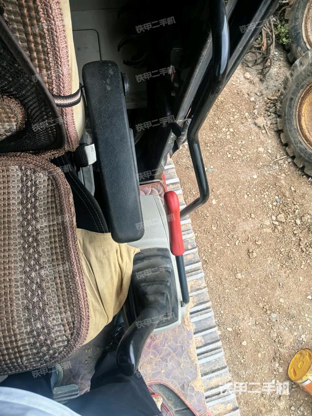 座椅左側控制臺/音響/含左手柄(駕駛室部分) 座椅左側控制臺/音響/含左手柄(駕駛室部分)