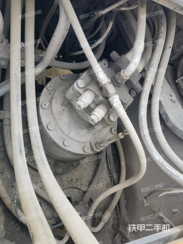 回轉(zhuǎn)馬達(dá)和主控閥（整機(jī)外觀）