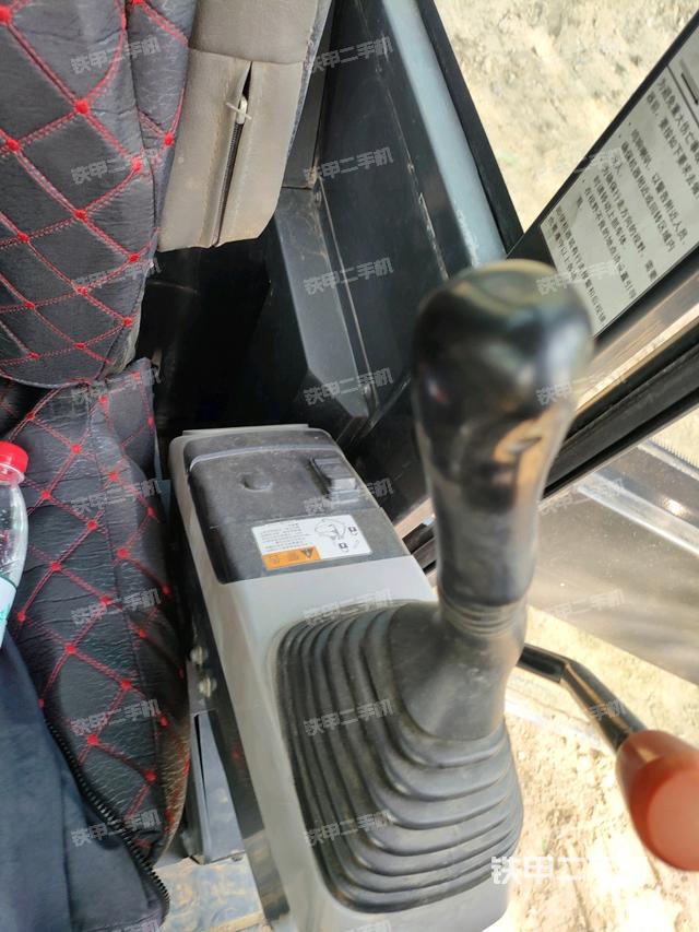 座椅左側(cè)控制臺/音響/含左手柄（駕駛室部分）