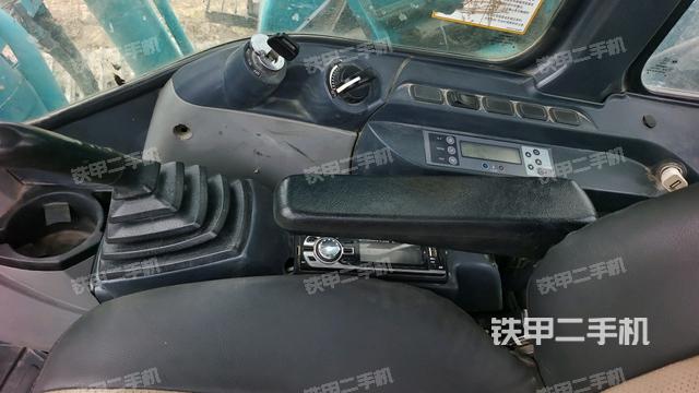 座椅右侧控制台/钥匙门/油门/含右手柄（驾驶室部分）