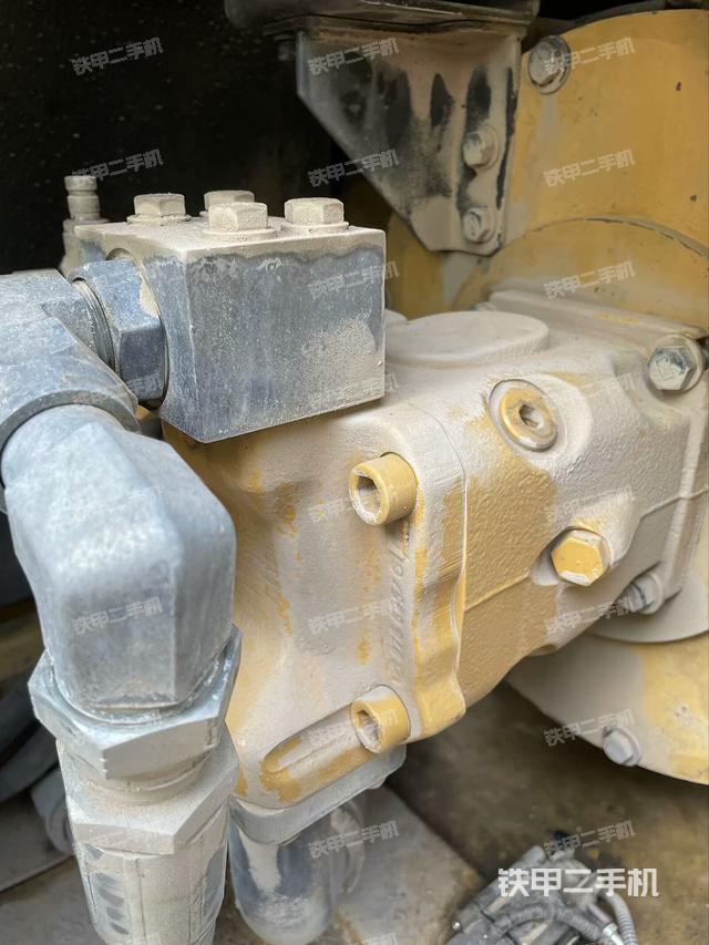 液壓泵艙室正面整體(整機(jī)外觀) 液壓泵艙室正面整體(整機(jī)外觀)