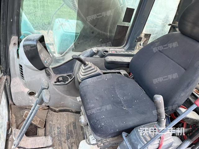 駕駛室整體（整機(jī)外觀）