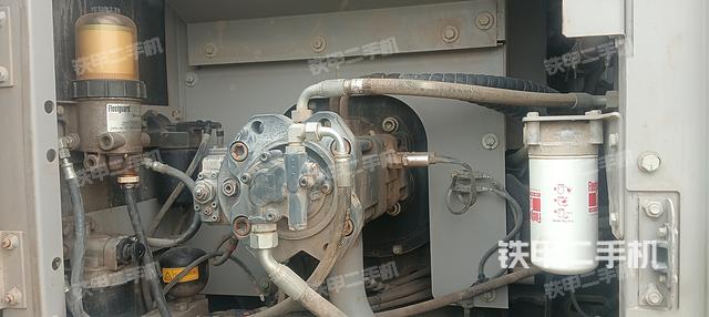 液壓泵艙室正面整體（整機(jī)外觀(guān)）