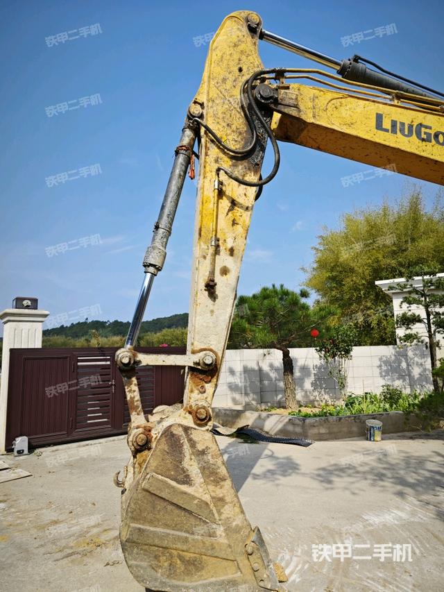 小臂整體左后(工作和回轉(zhuǎn)裝置) 小臂整體左后(工作和回轉(zhuǎn)裝置)