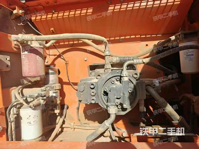 液壓泵艙室正面整體（整機(jī)外觀）