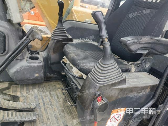駕駛室整體(整機(jī)外觀) 駕駛室整體(整機(jī)外觀)
