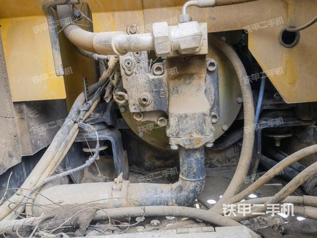 液壓泵艙室正面整體（整機(jī)外觀）