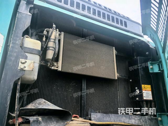 散熱器正面(大件艙室) 散熱器正面(大件艙室)