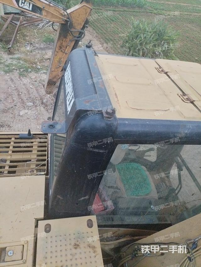 驾驶室顶部（整机外观）