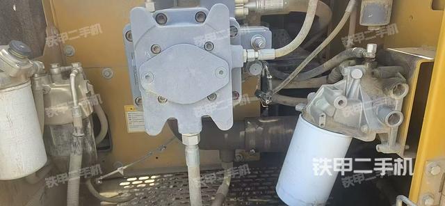 液壓泵艙室正面整體(整機外觀) 液壓泵艙室正面整體(整機外觀)
