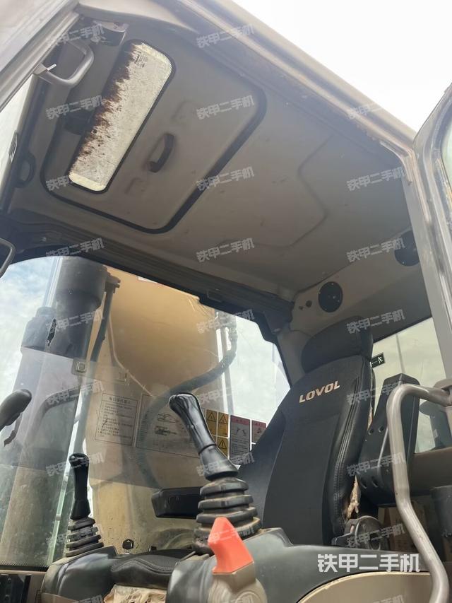 右侧玻璃角标（驾驶室部分）