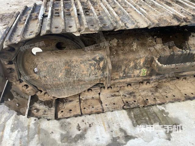 左驅(qū)動輪（行走機構(gòu)）